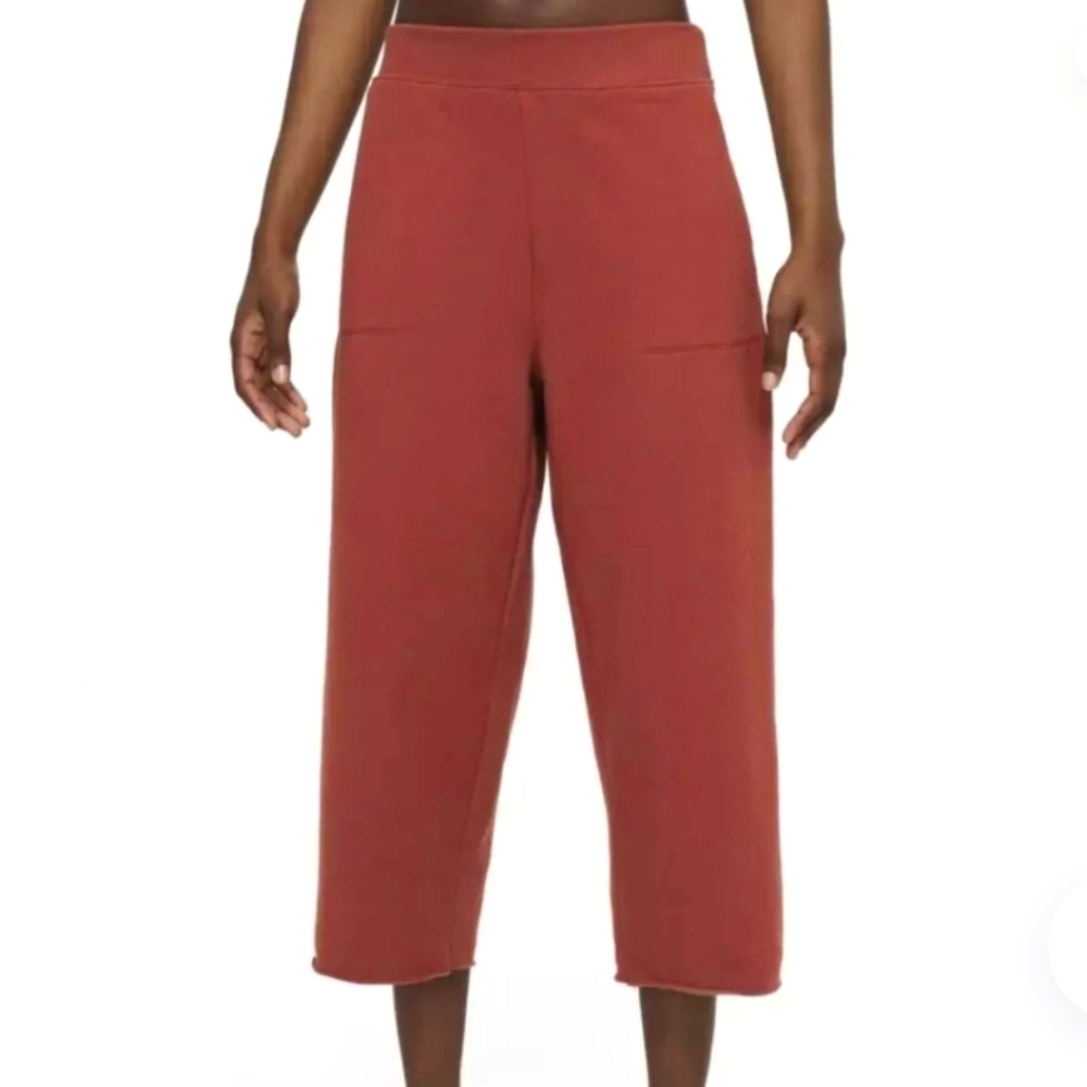NWT Nike Yoga Luxe capris LG